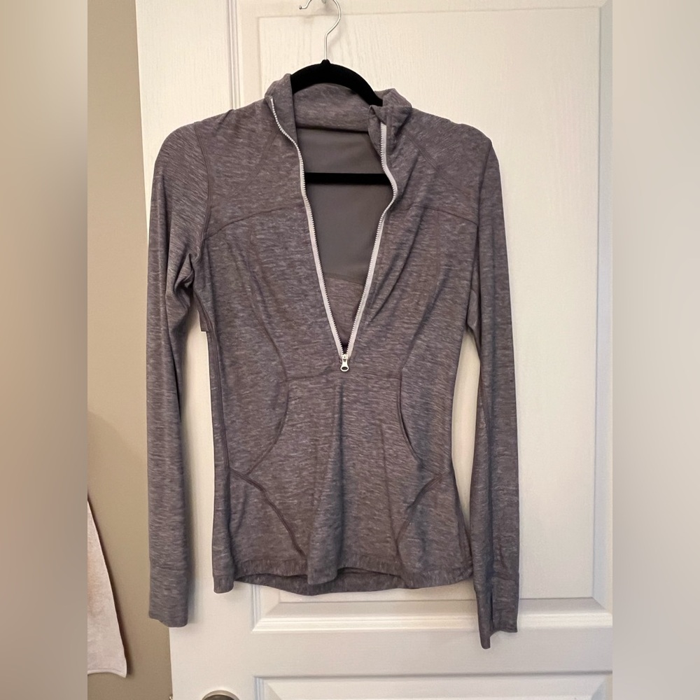 Lululemon grey run 1/2 zip EUC
